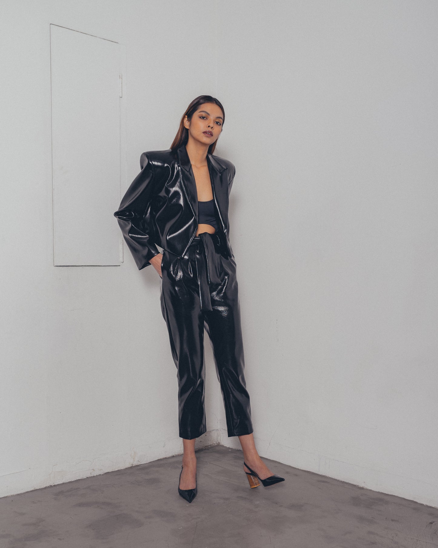 BLACK LEATHER CROP JACKET