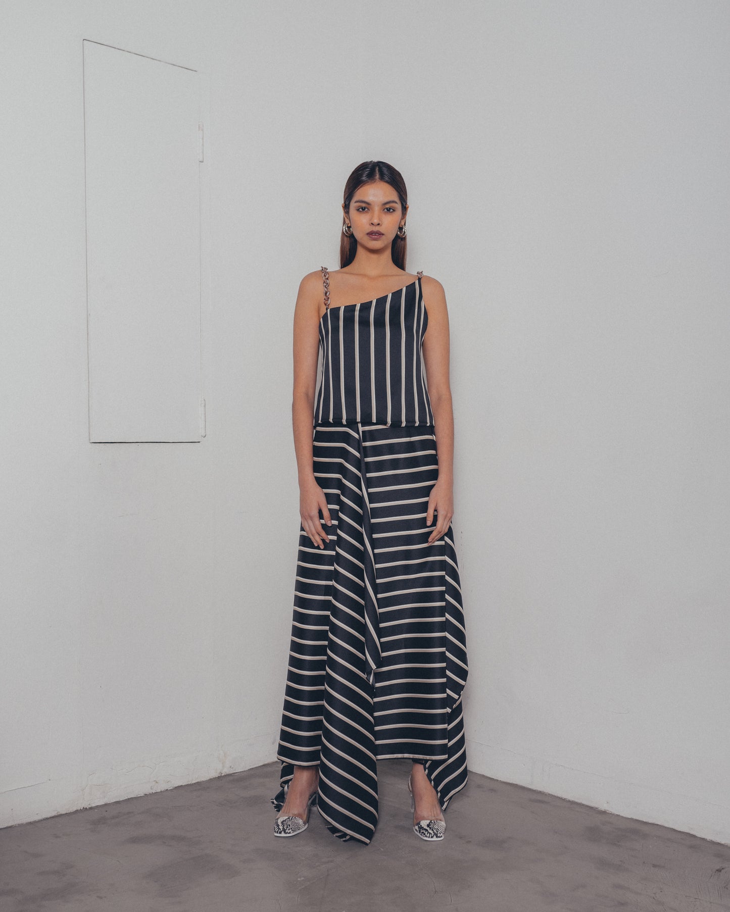 BLACK STRIPE CHAIN TOP