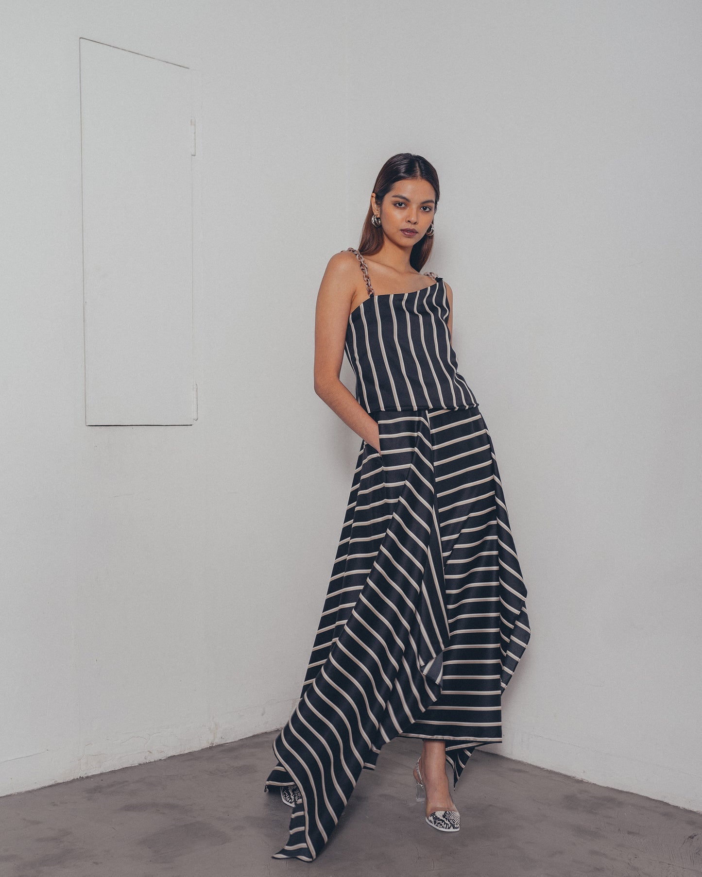 BLACK STRIPE CHAIN TOP