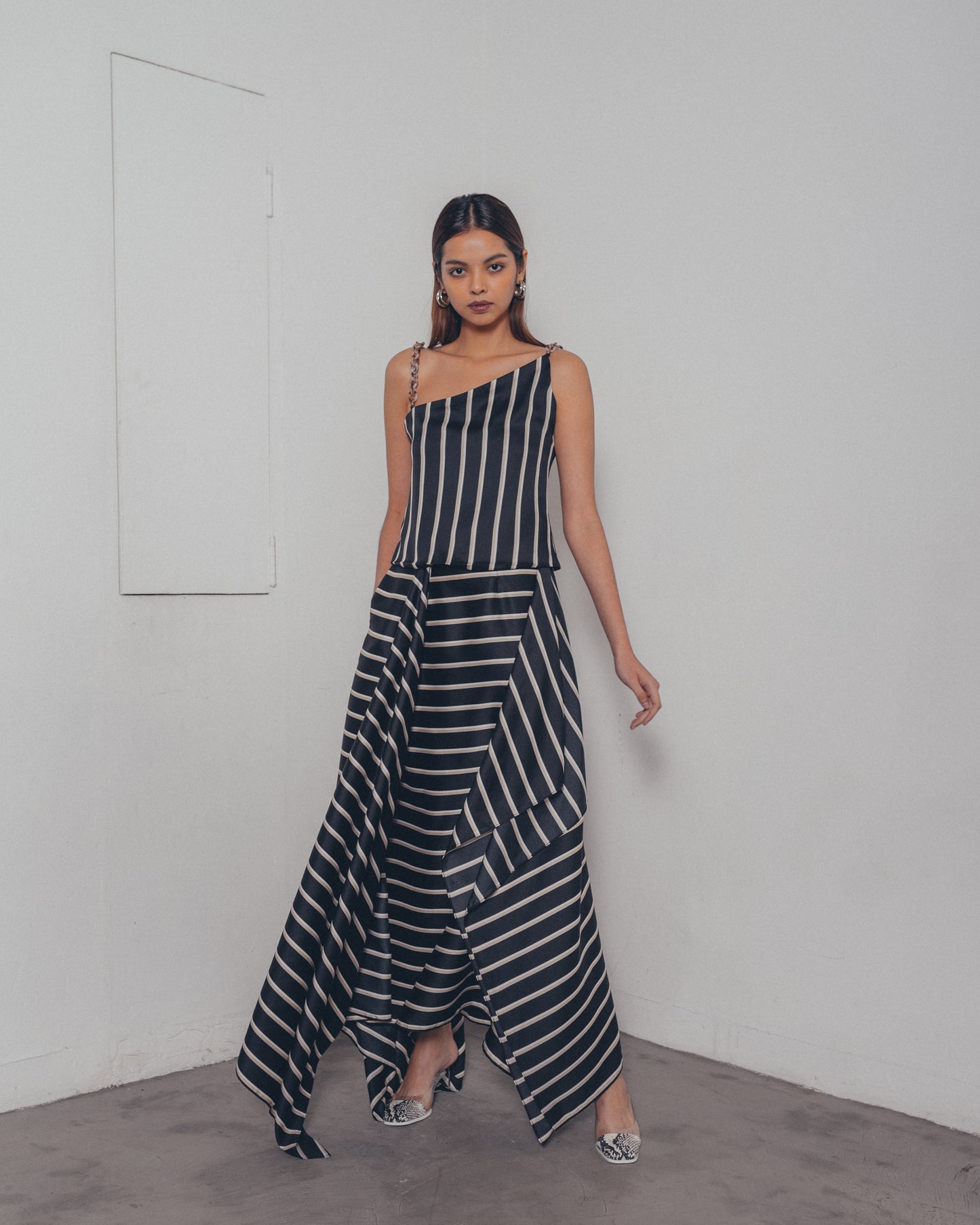 BLACK STRIPE CHAIN TOP
