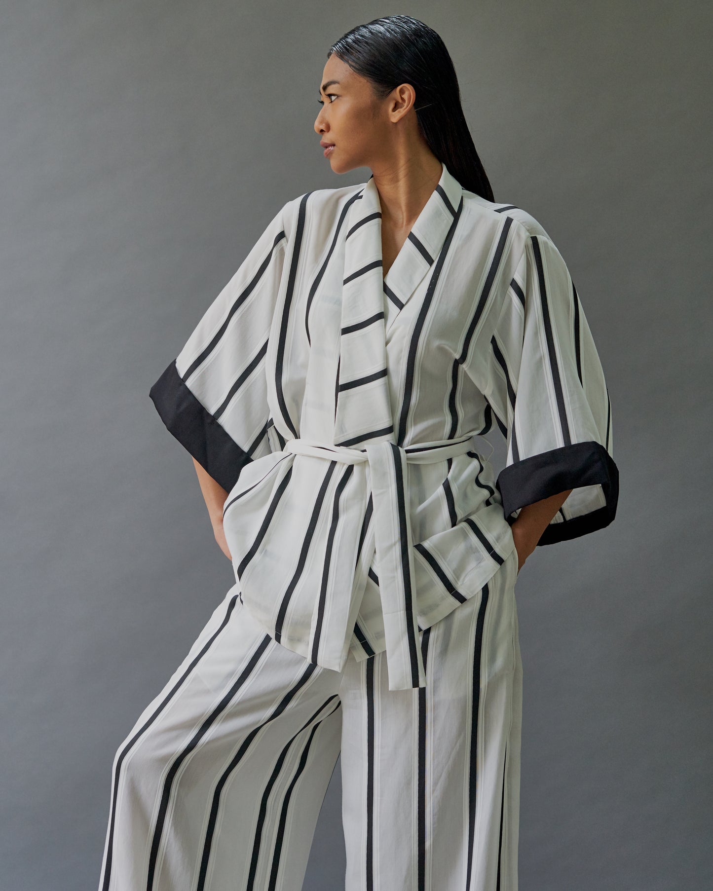 BLACK STRIPES TOP